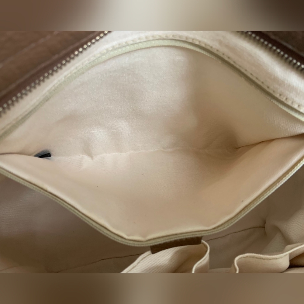 Gucci GG Canvas Bree Medium bag - Picture 10 of 17